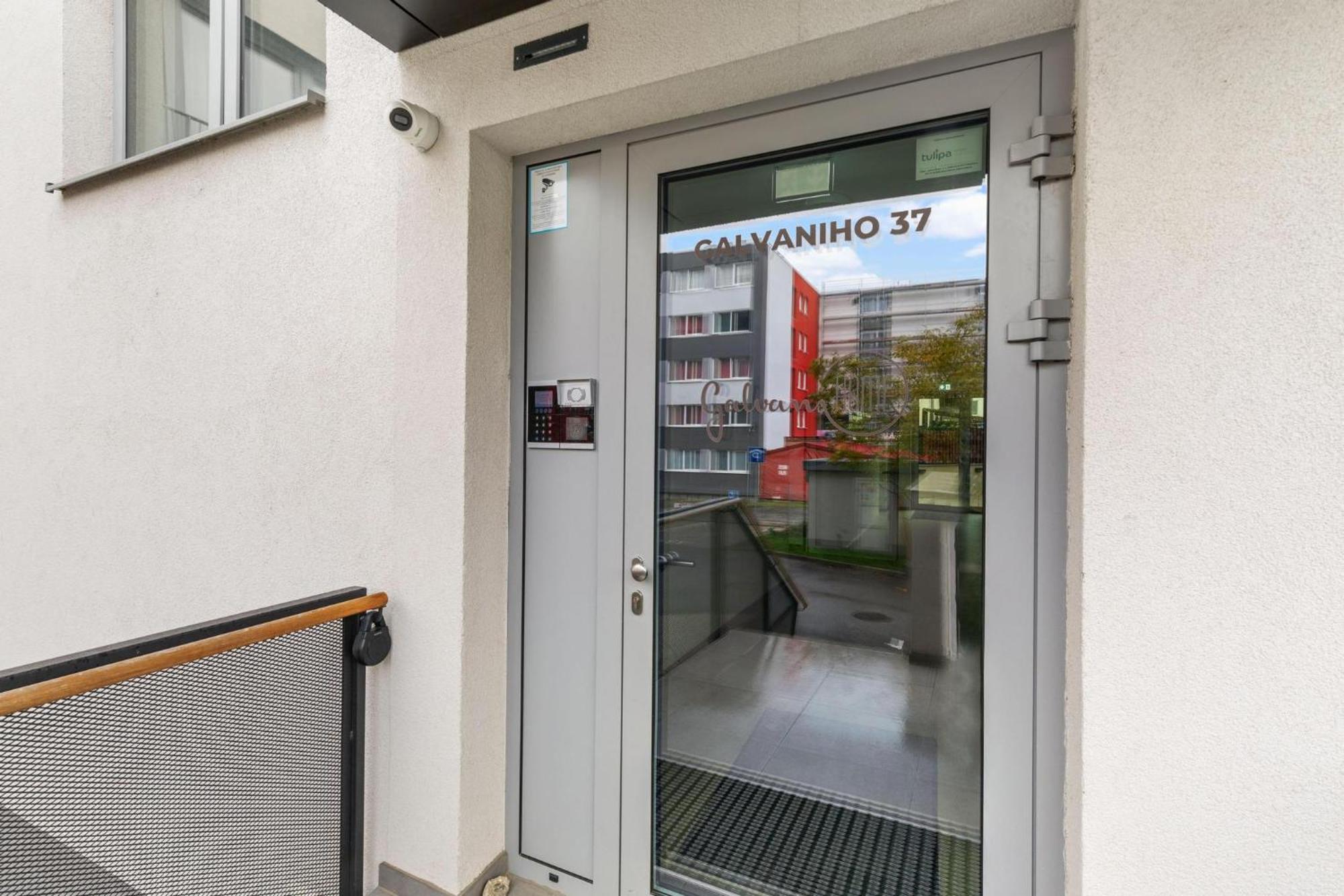 Ah Galvaniho Free Parking Μπρατισλάβα Εξωτερικό φωτογραφία